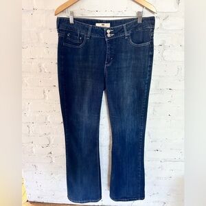 Levi’s 526 Slender Bootcut Jeans Women’s Size W31 L32 Dark Wash Double Button